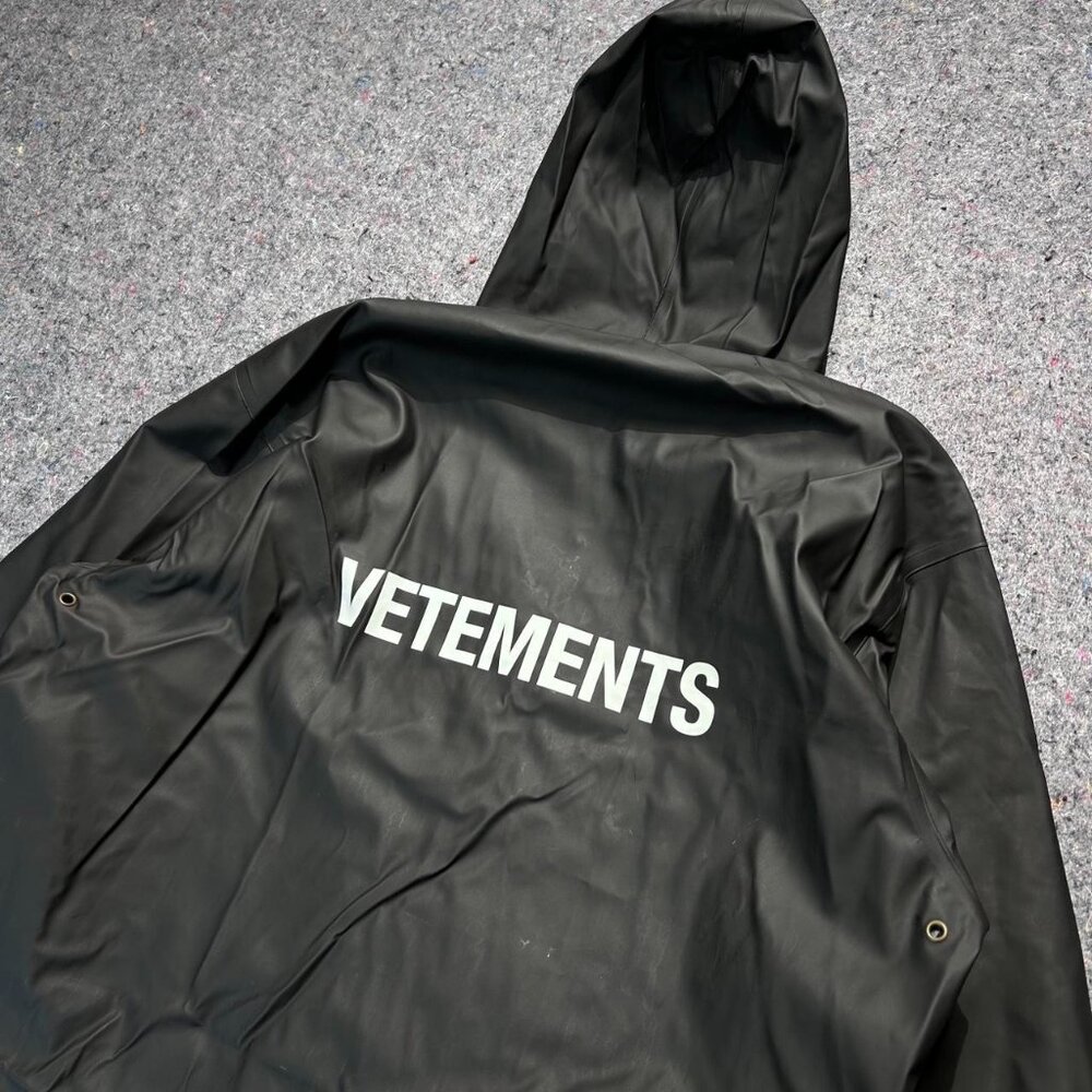 Vetements Raincoat Size XXL Length: 114 cm (44.9...